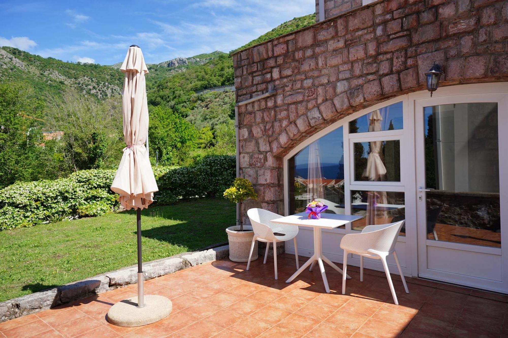 Apartments Pavlovic Petrovac Bagian luar foto