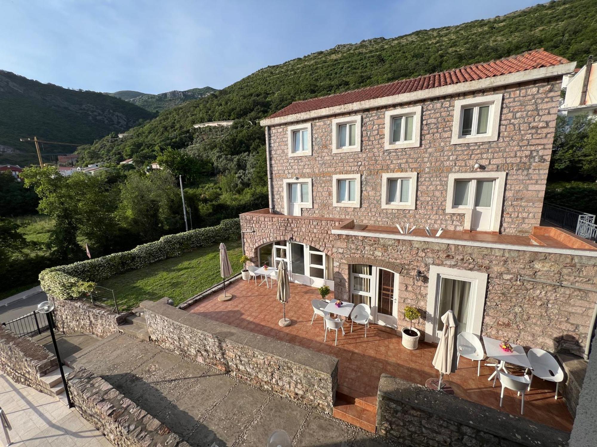 Apartments Pavlovic Petrovac Bagian luar foto