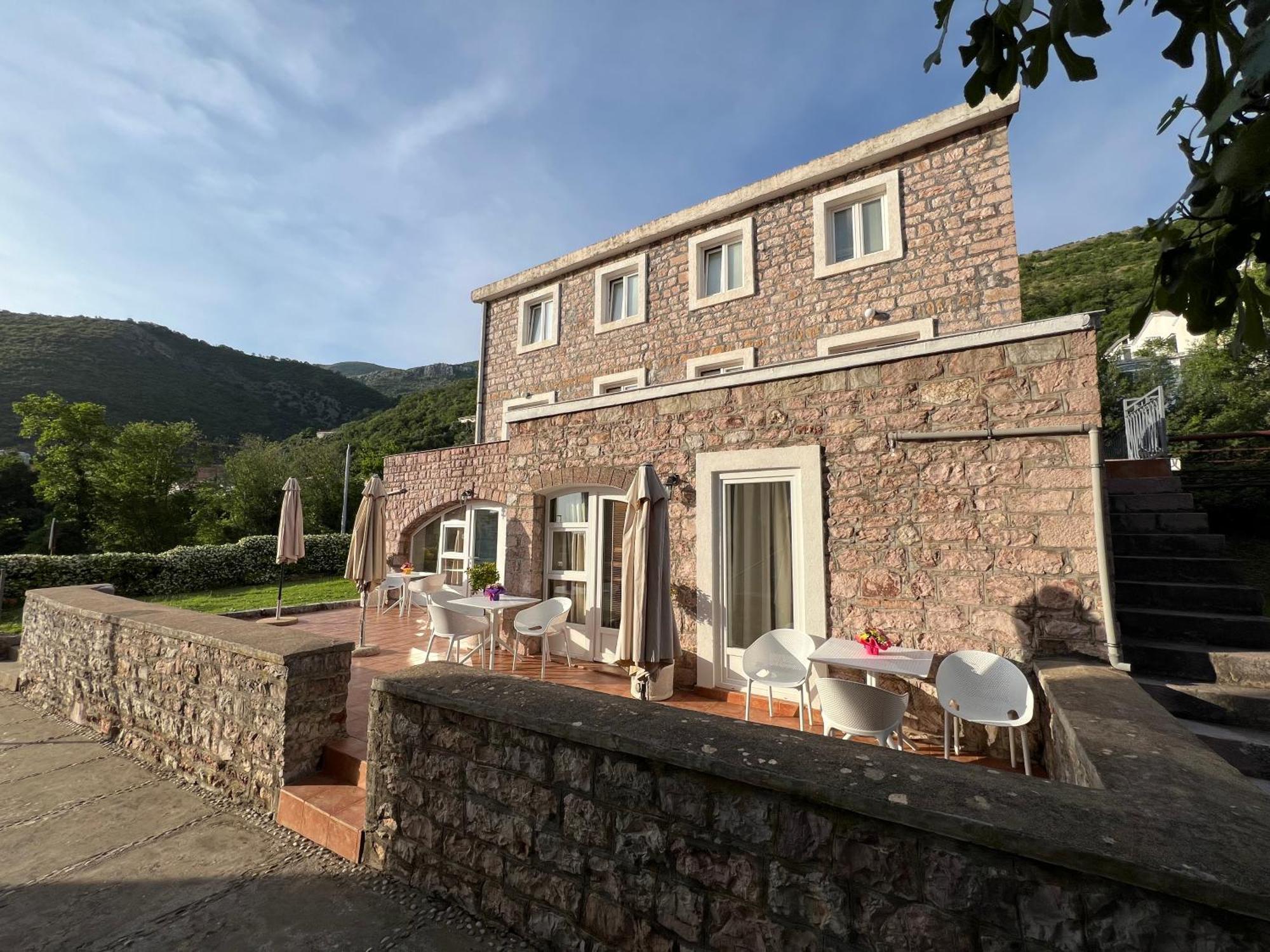 Apartments Pavlovic Petrovac Bagian luar foto