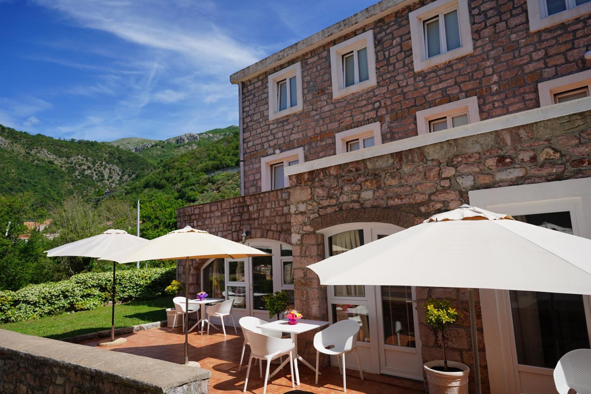 Apartments Pavlovic Petrovac Bagian luar foto