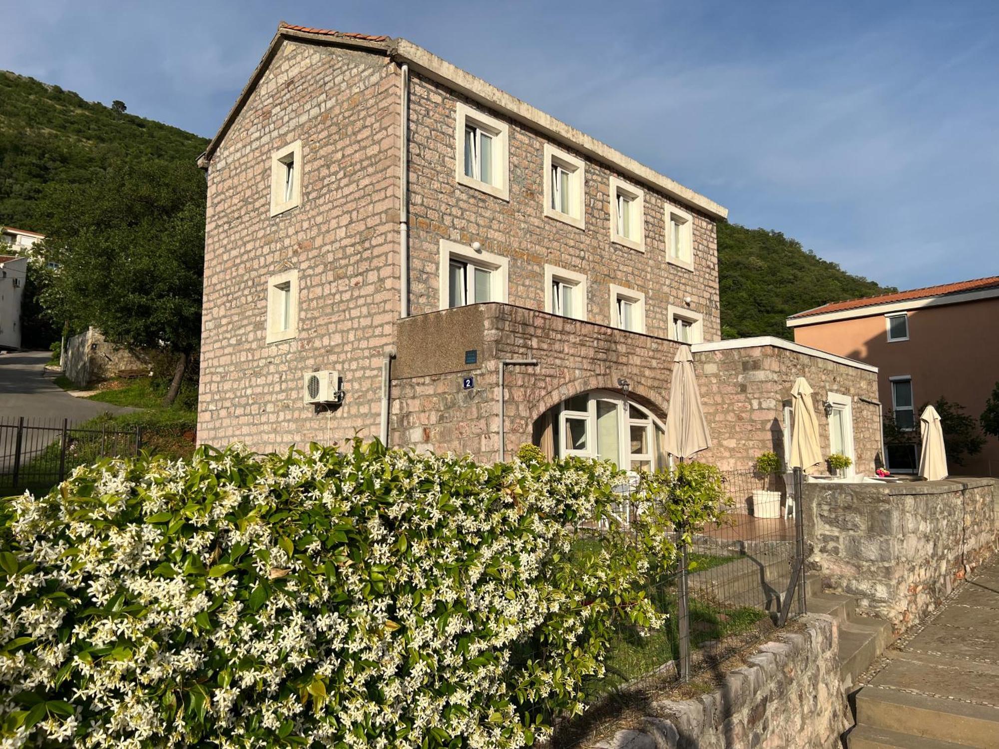 Apartments Pavlovic Petrovac Bagian luar foto