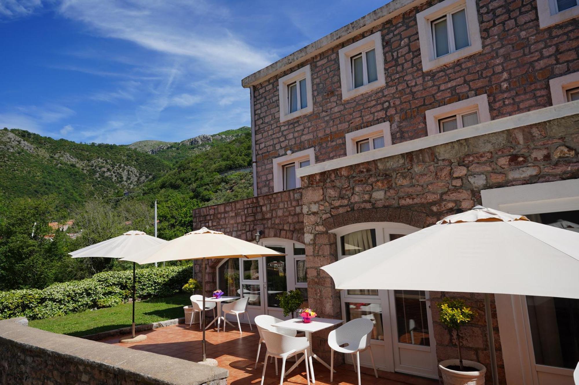 Apartments Pavlovic Petrovac Bagian luar foto