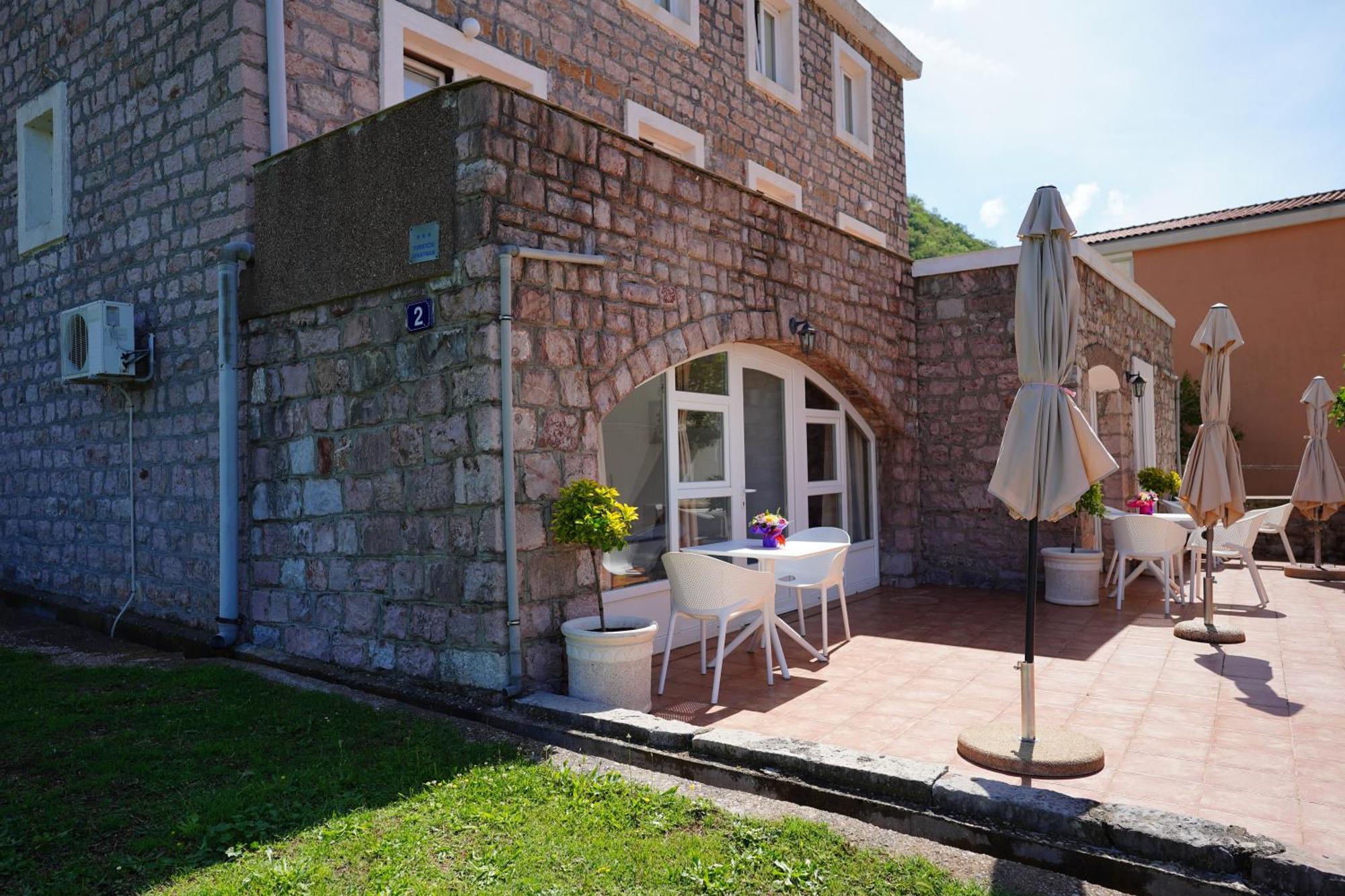 Apartments Pavlovic Petrovac Bagian luar foto