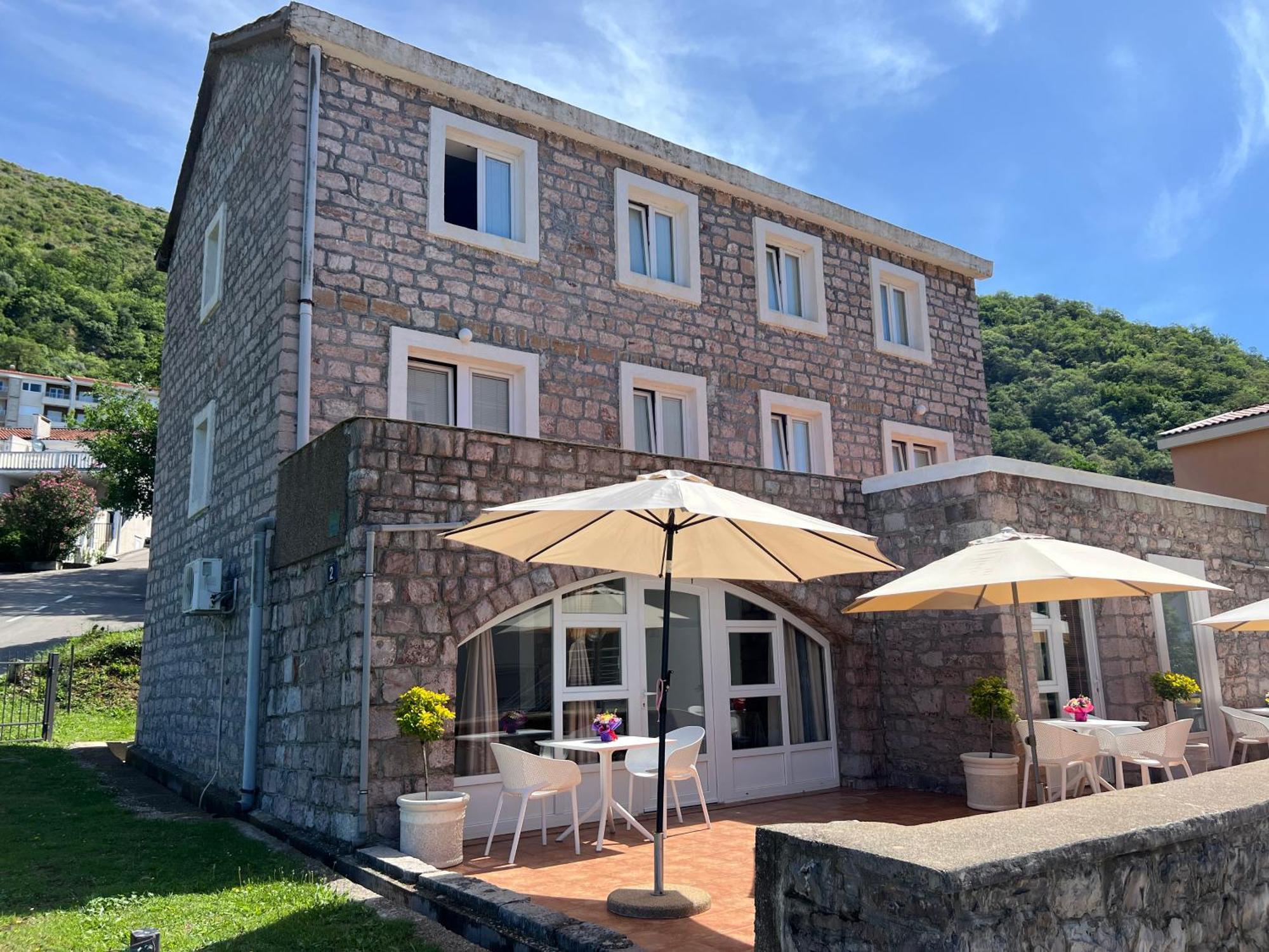 Apartments Pavlovic Petrovac Bagian luar foto