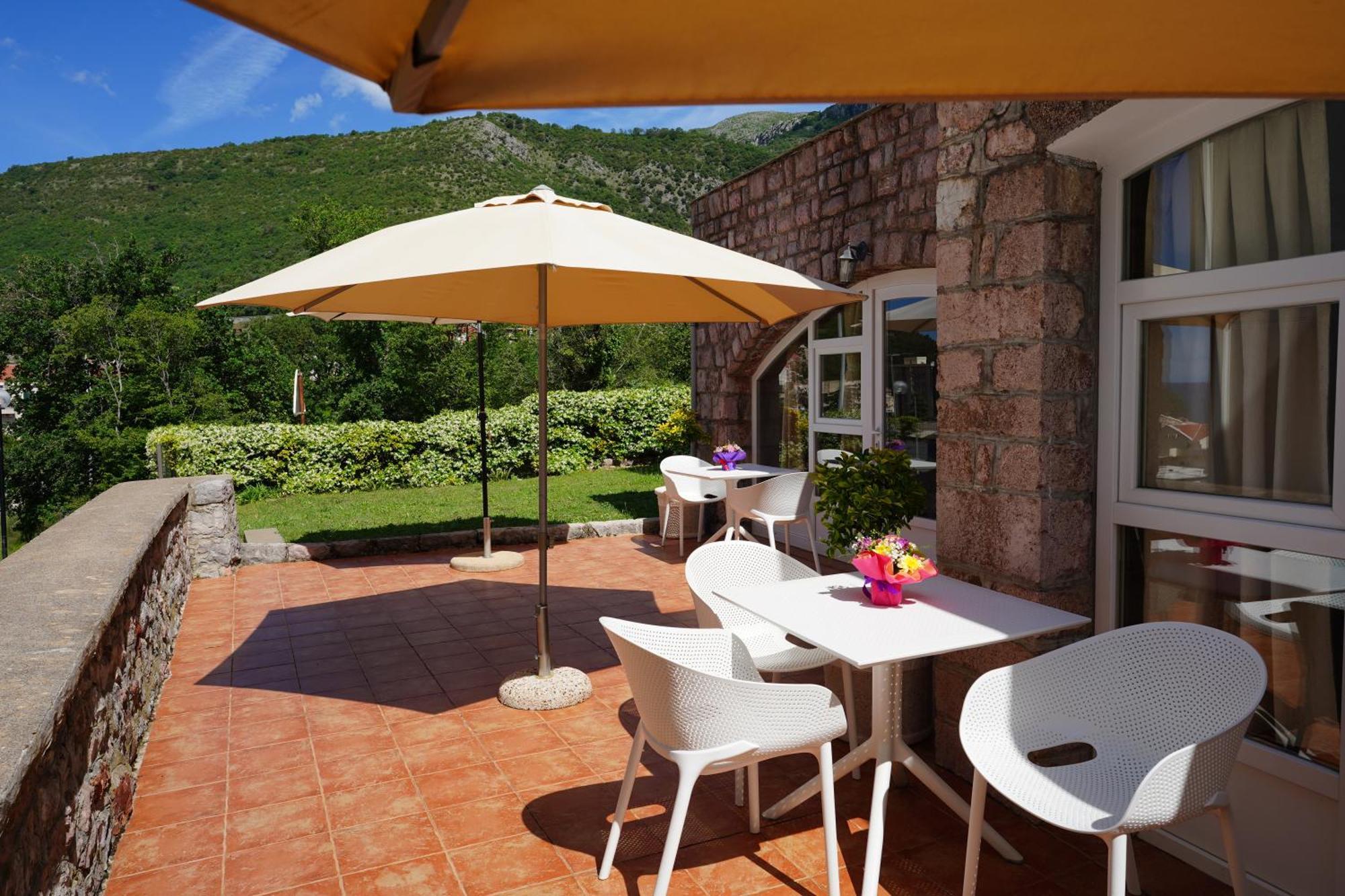 Apartments Pavlovic Petrovac Bagian luar foto