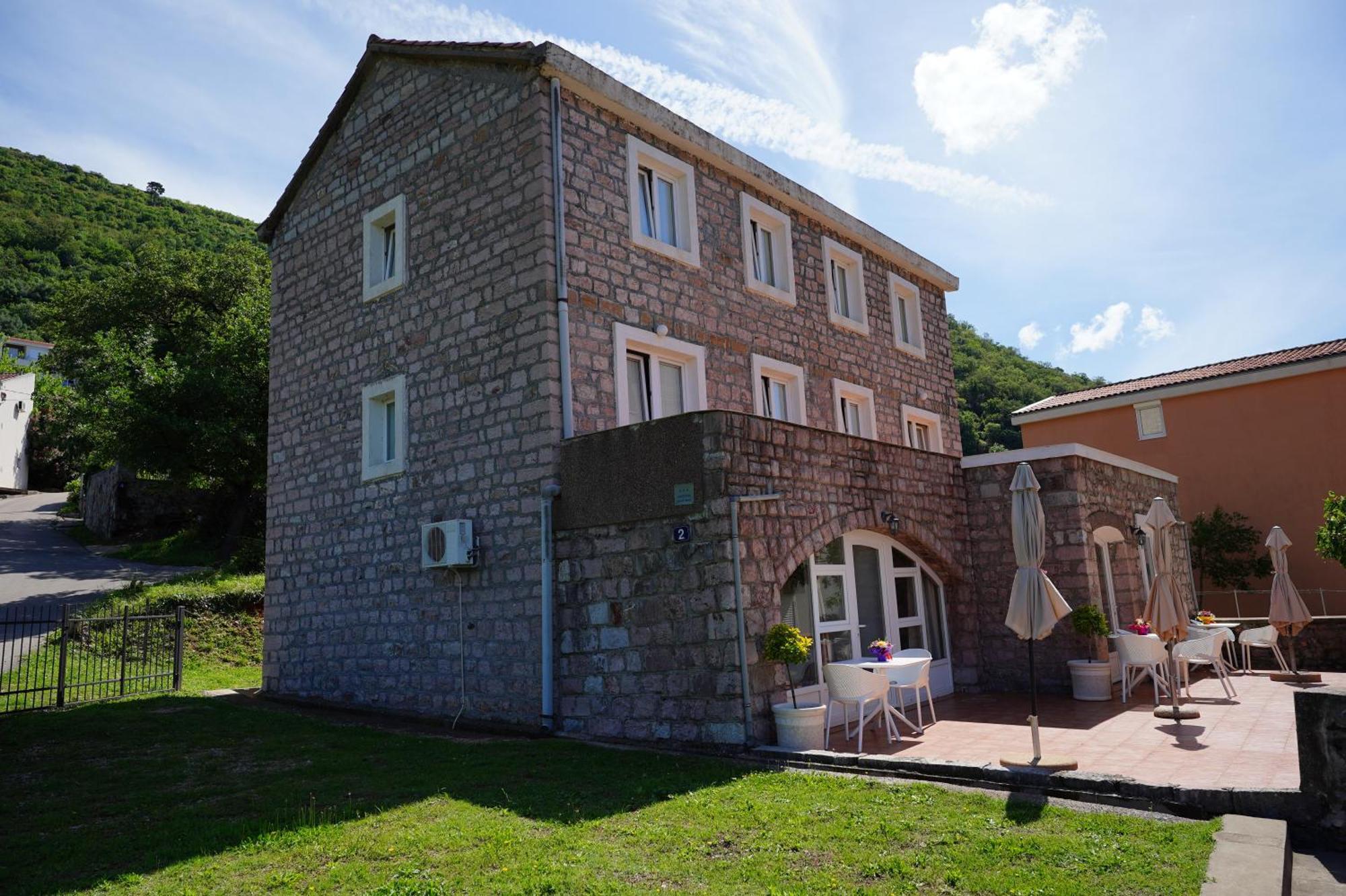 Apartments Pavlovic Petrovac Bagian luar foto