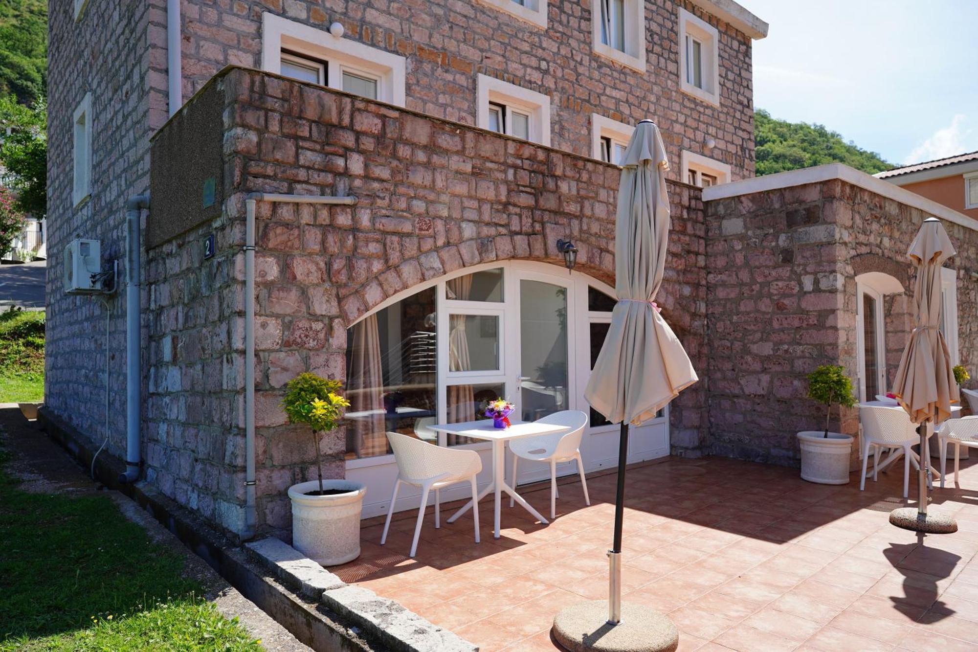 Apartments Pavlovic Petrovac Bagian luar foto