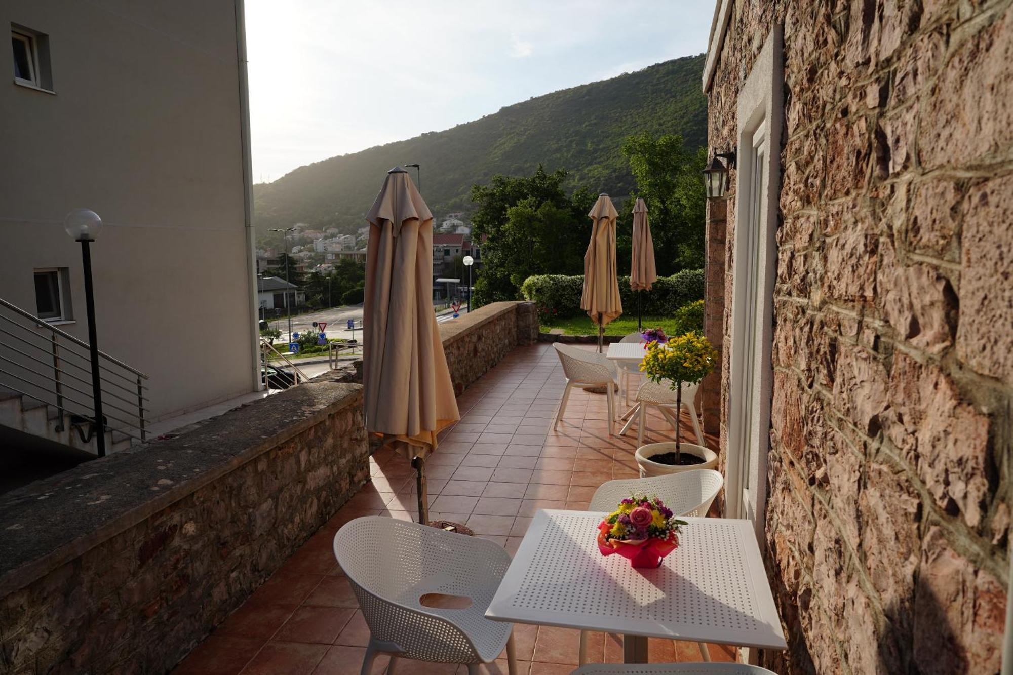 Apartments Pavlovic Petrovac Bagian luar foto
