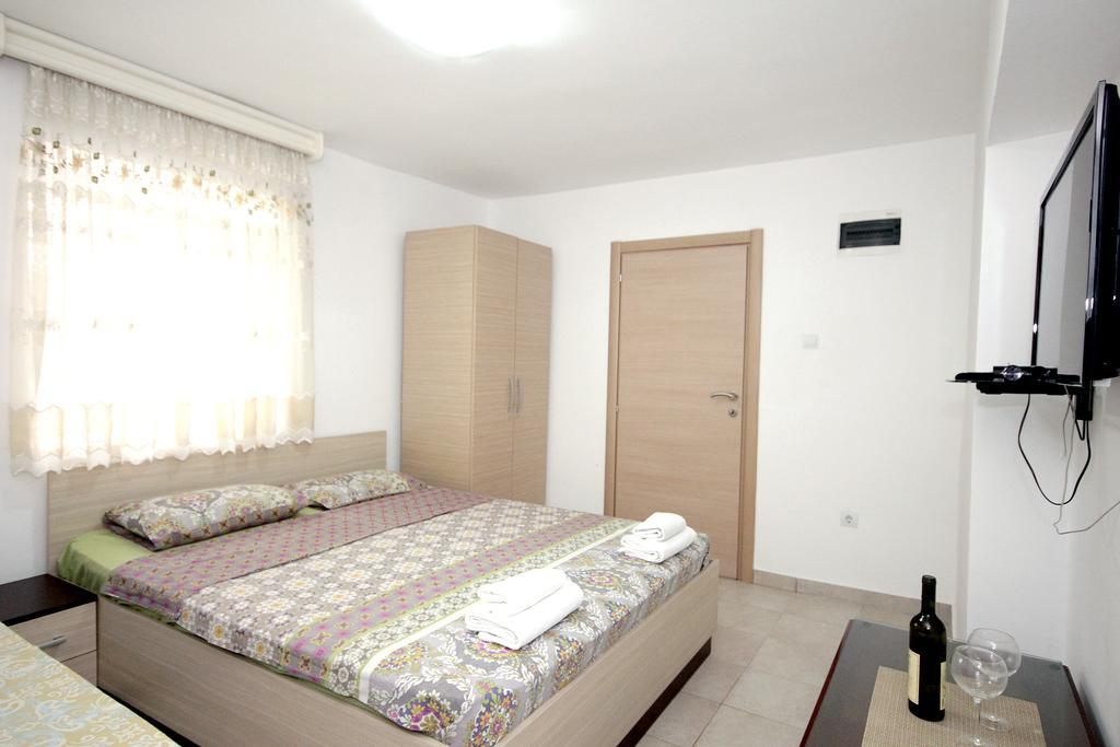 Apartments Pavlovic Petrovac Bagian luar foto
