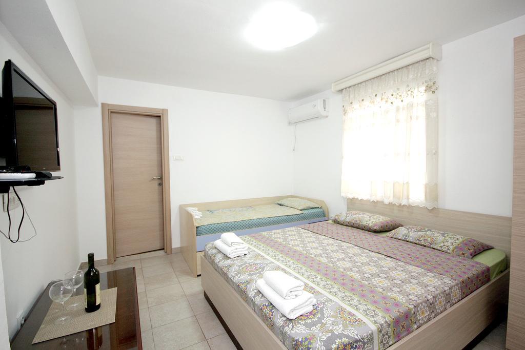 Apartments Pavlovic Petrovac Bagian luar foto