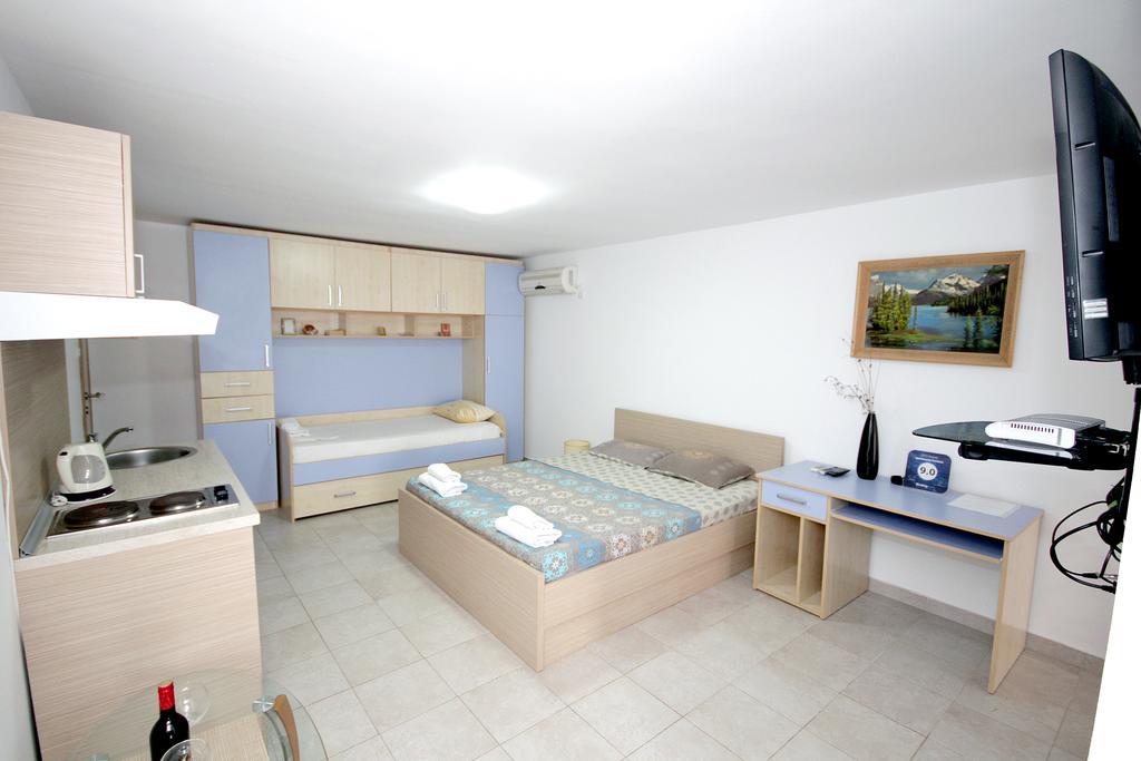 Apartments Pavlovic Petrovac Bagian luar foto