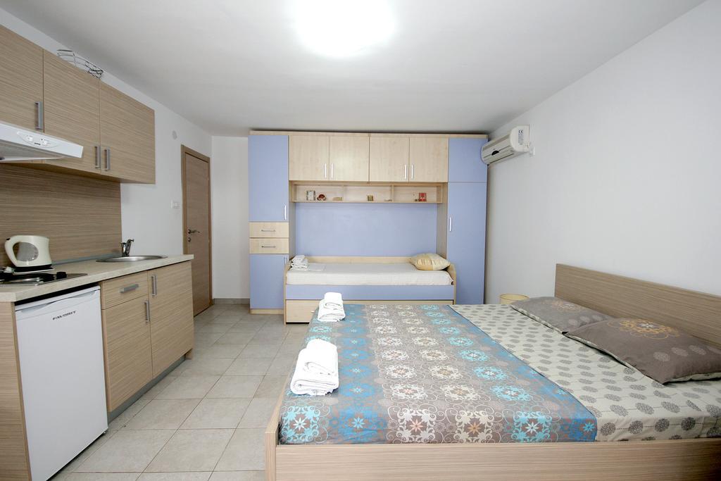 Apartments Pavlovic Petrovac Bagian luar foto