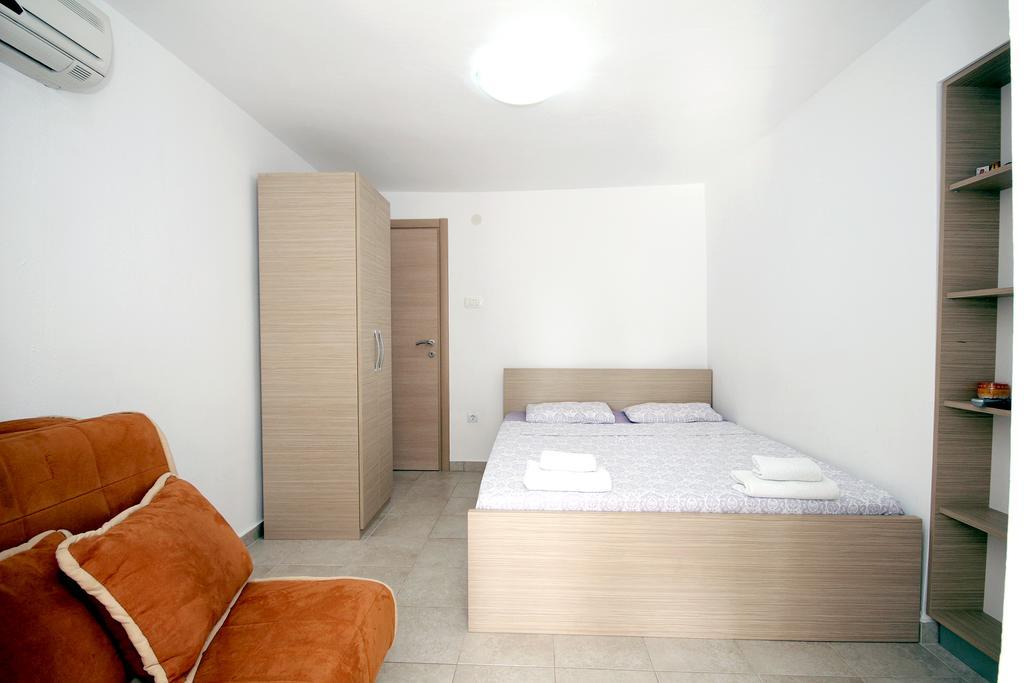 Apartments Pavlovic Petrovac Bagian luar foto