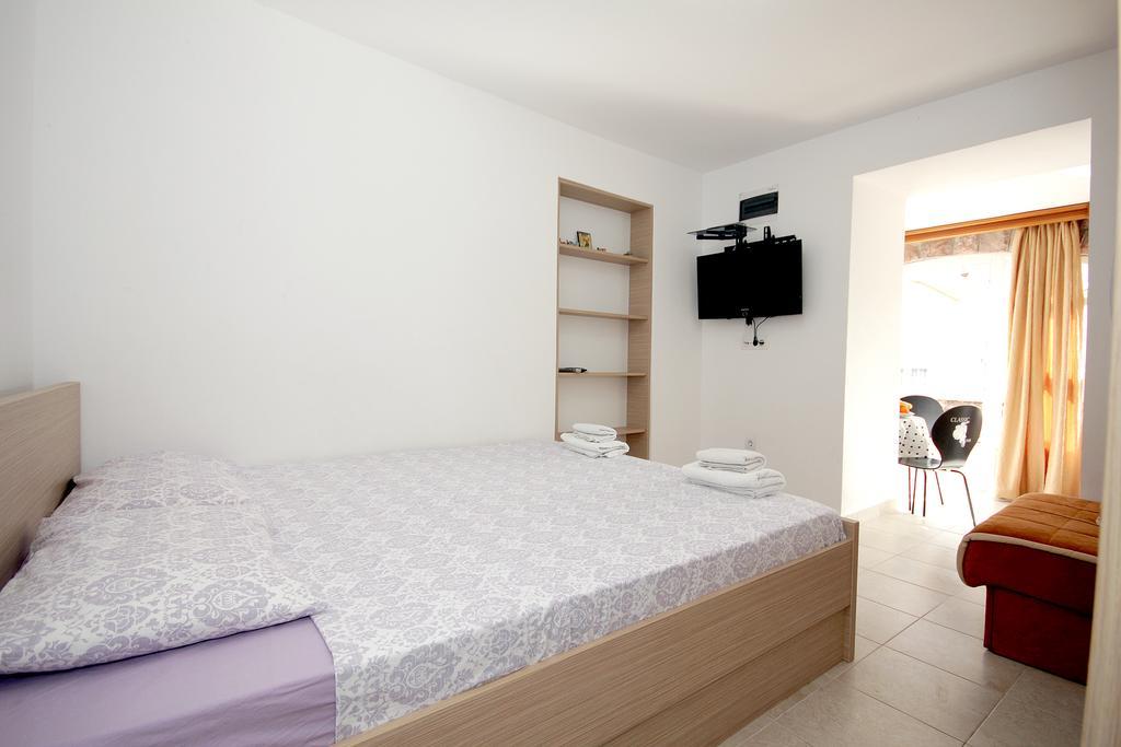 Apartments Pavlovic Petrovac Bagian luar foto